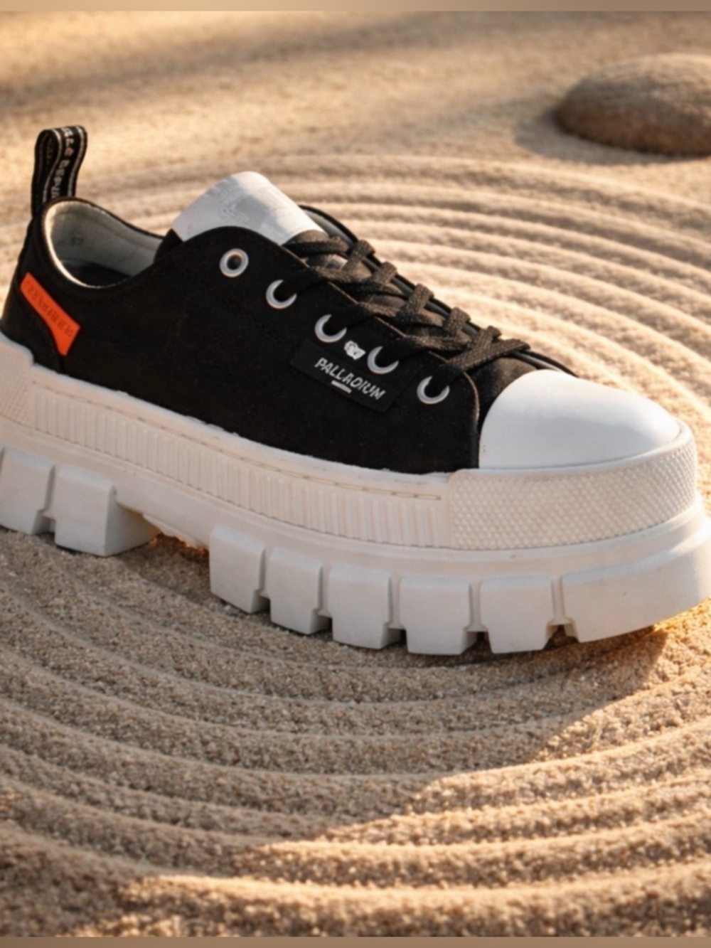 NIB Palladium Women’s Revolt Lo TX Black White Chunky Sole Sneaker Shoe - Size 8